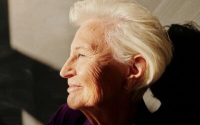 Ein Knopfdruck, der Leben rettet: Die Hausnotruf Funktionsweise im Detail